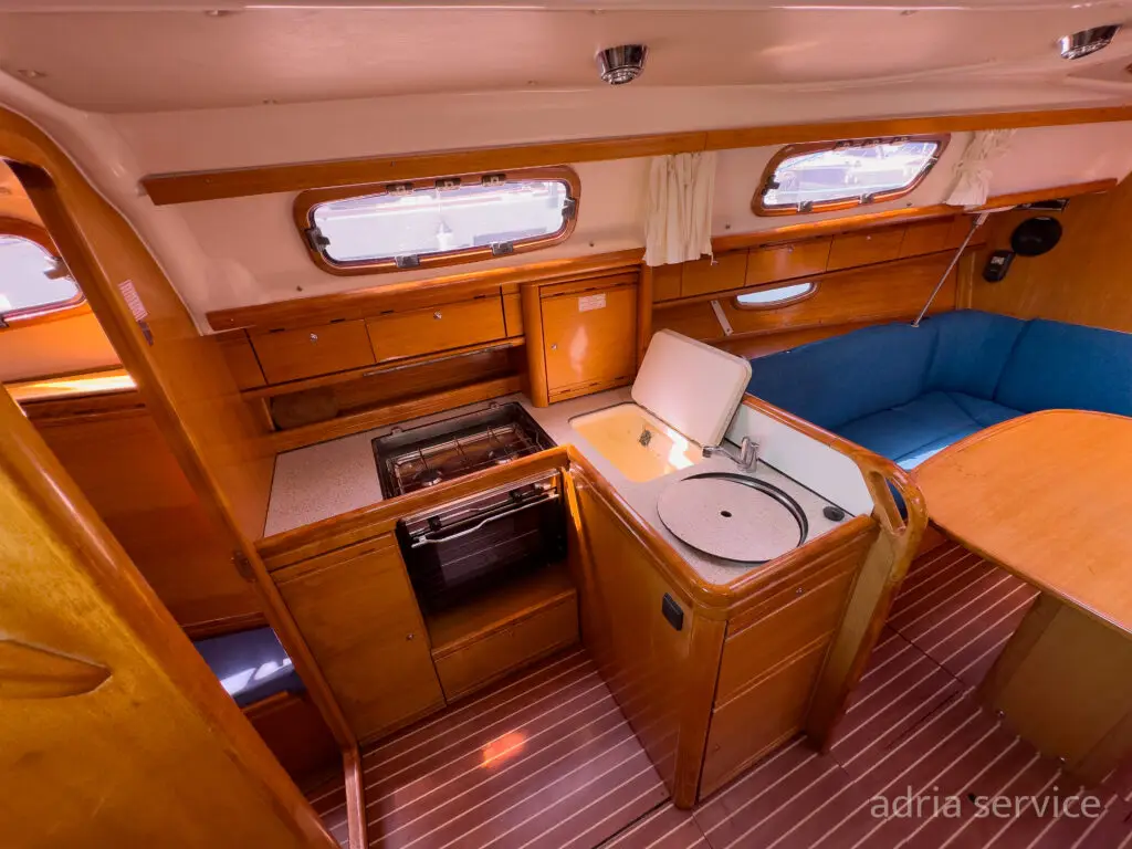 Sailboat Small AS - kitchen. Bavaria 33 Cruiser, built in 2007 and docked in IZOLA.