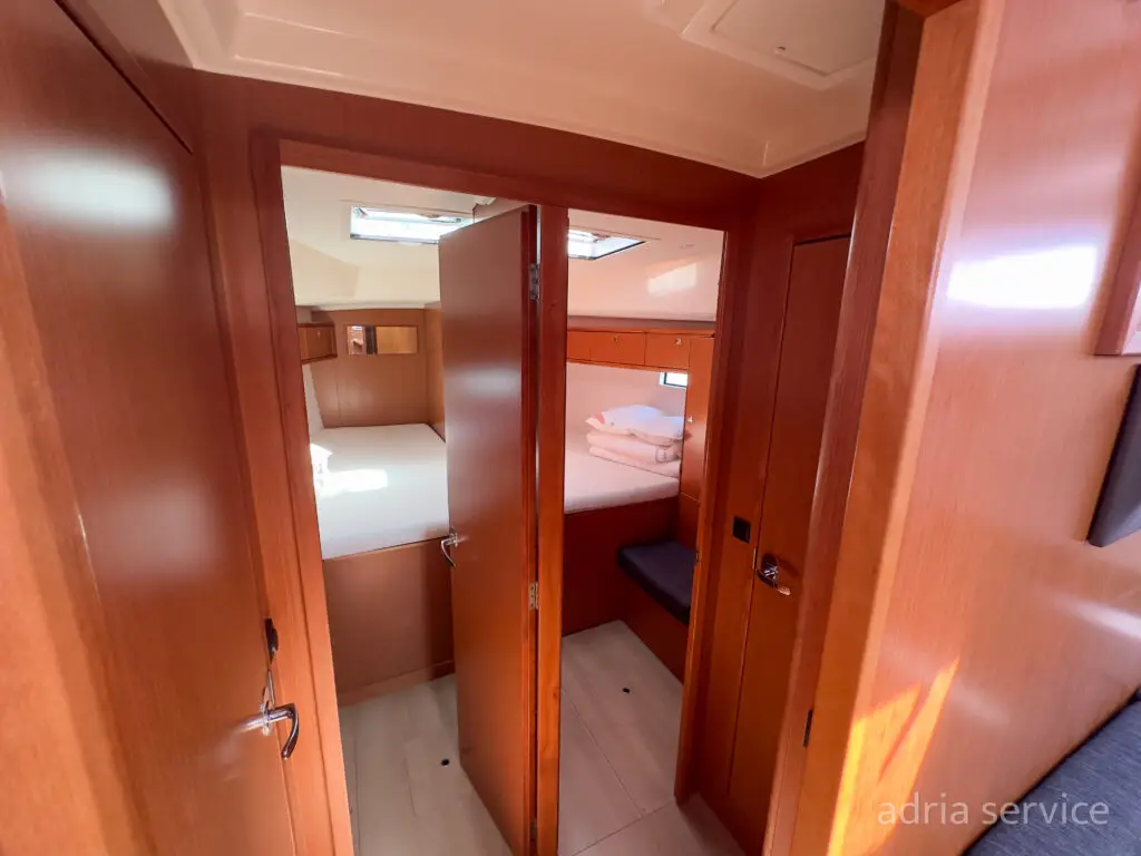 Sailboat Orca I - cabins. Elan Impression 40, built in 2017 and docked in IZOLA.