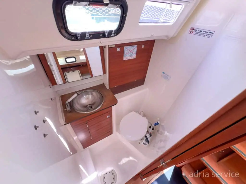 Sailboat Spinaker - bathroom. Dufour 350 GL, built in 2016 and docked in IZOLA.
