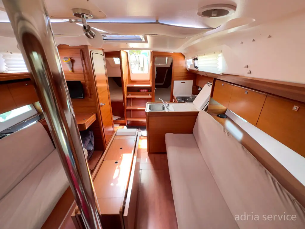 Sailboat Spinaker - salon. Dufour 350 GL, built in 2016 and docked in IZOLA.