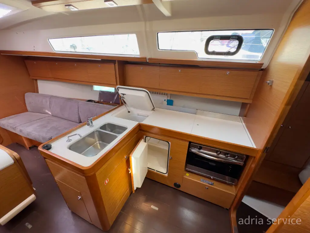 Sailboat Barka - kitchen. Duforu 382 GL, built in 2018. Docked in IZOLA.