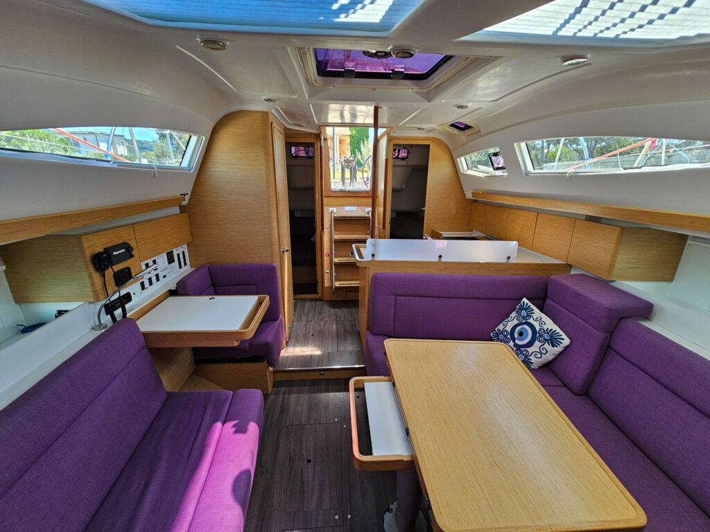 Sailboat Orca I - salon view. Elan Impression 40, built in 2017 and docked in IZOLA.