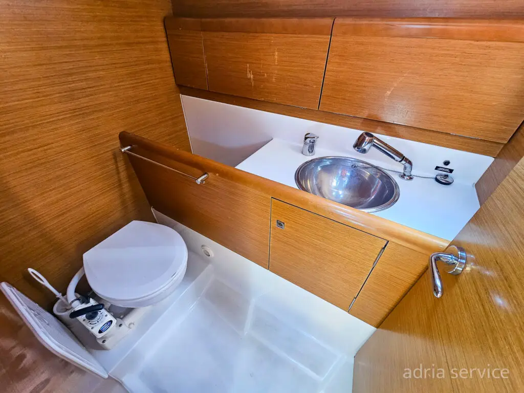 Sailboat Energy -bathroom. Sun Odyssey 33i, built in 2012 and docked in IZOLA.